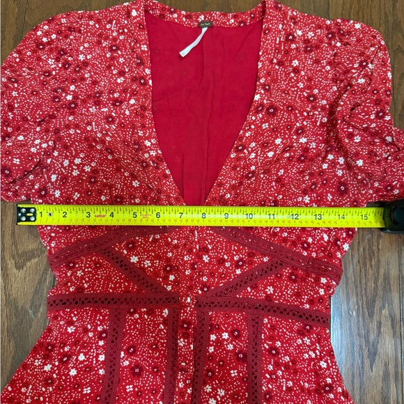 Free People XS Red floral mini dress boho cottagecore puff sleeve lace trim - Picture 2 of 6
